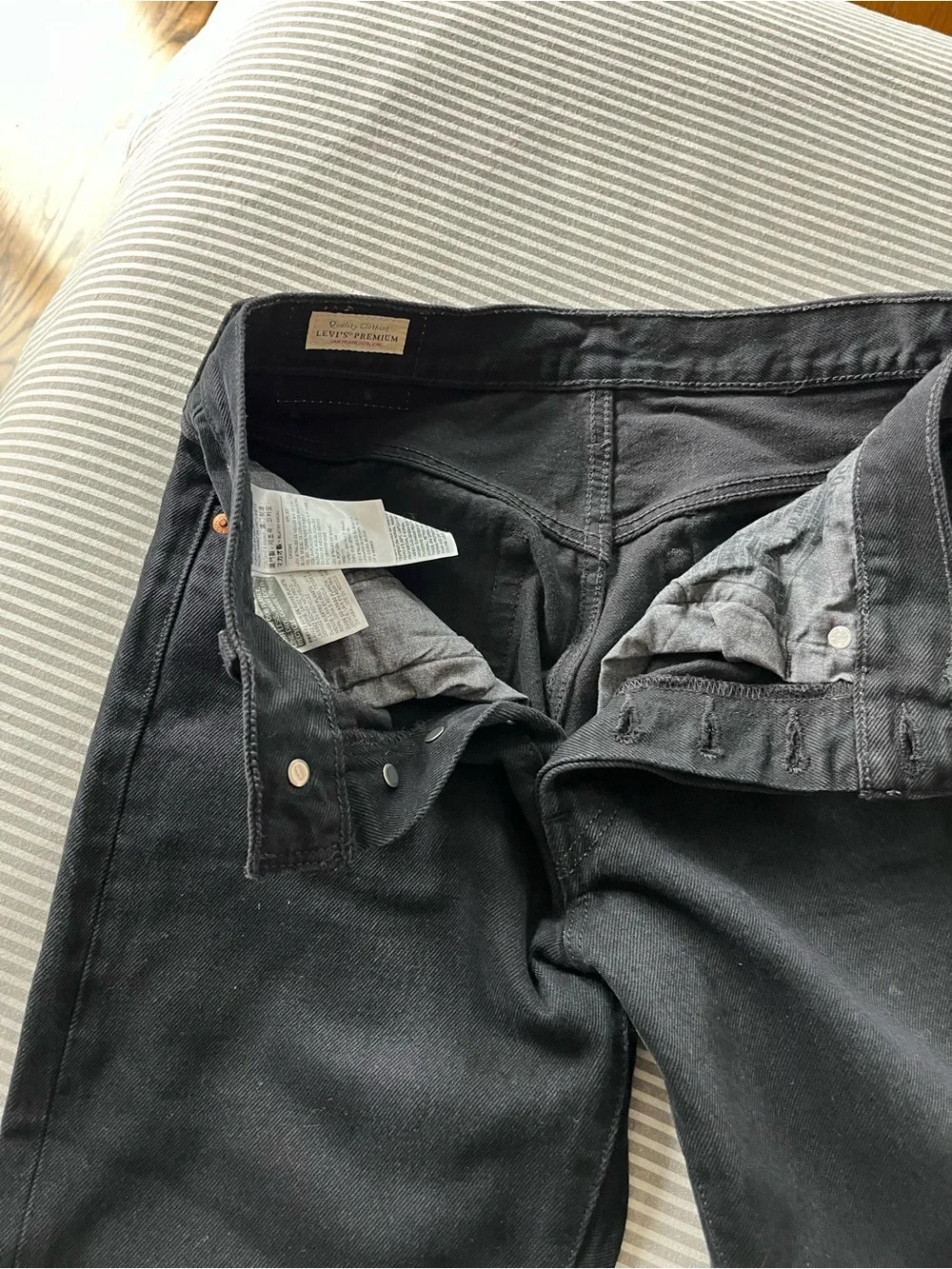 Levi's Black Straight-Leg Women's Jeans with Raw Hem